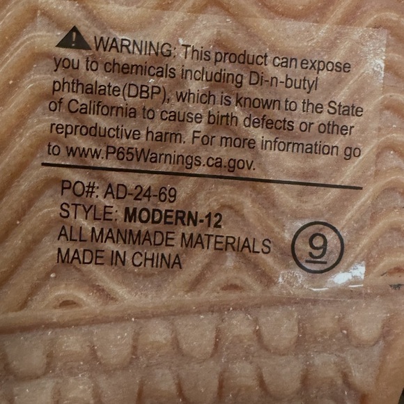 La Sheelah Modern White Stripe Detail Sneaker Size 9 Black Lace Up Round Toe - Picture 9 of 12